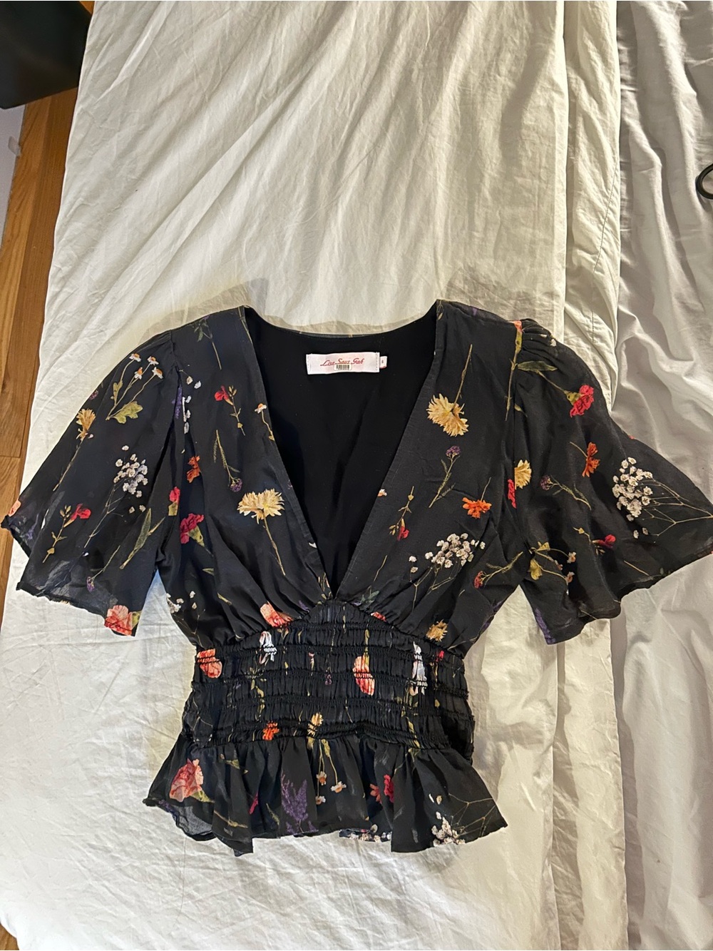 Reposh lisa says gah black floral plunge blouse